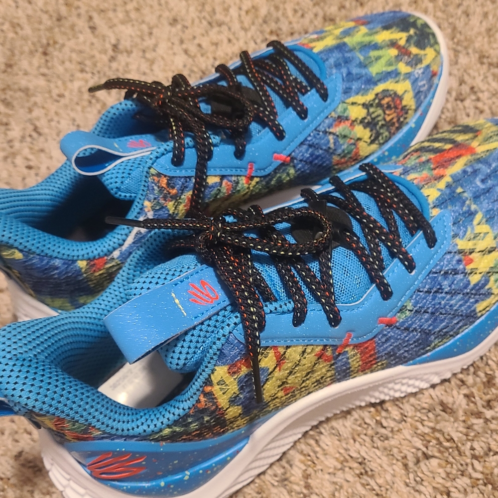 Under Armour Blue Athletic Shoes with Abstract Pattern and Performance Design